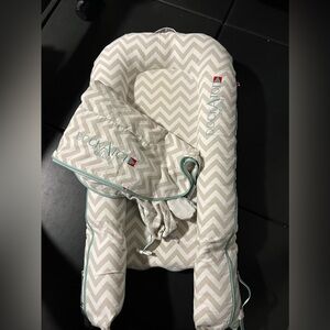 Dockatot Deluxe+ with extra cover